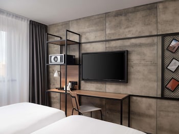 Standard Room, 2 Twin Beds (NEWLY REFURBISHED)