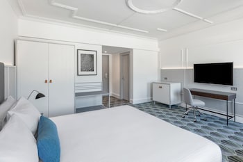 Savoy Room King