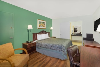 Room, 1 King Bed, Non Smoking, Poolside