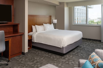 Executive Room, 1 King Bed, Courtyard View