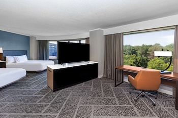 Standard Room, 2 Queen Beds, Accessible (Roll In Shower)