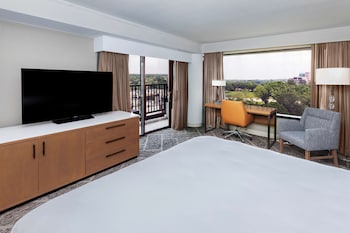One King Bed with Balcony Corner
