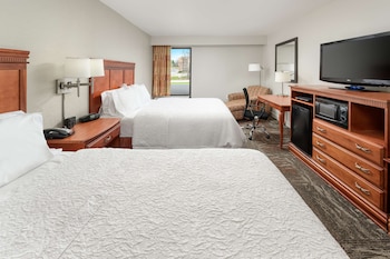 Room, 2 Queen Beds, Microwave