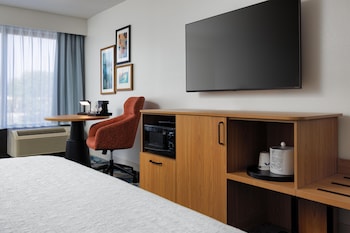 Room, 1 King Bed, Accessible, Microwave (Mobility and Hearing)
