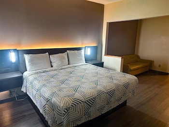 Standard Room, 1 King Bed, Non Smoking