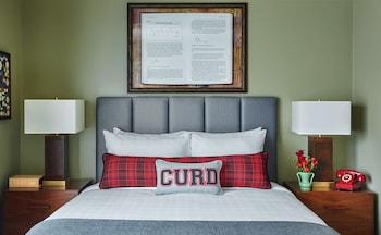 Room, 1 Queen Bed (Roll-In Shower)