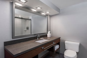 Room, 2 Queen Beds (Mobility/Hearing Accessible, Tub)