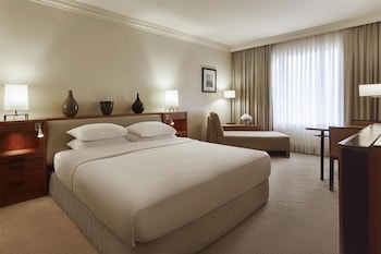 Club Room, 1 King Bed (Club Access)