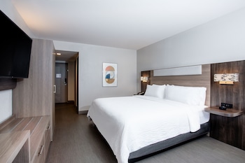 Standard Room, 1 King Bed, Pool Access