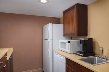 Suite, 1 King Bed, Non Smoking