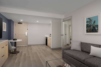 Suite, 1 King Bed