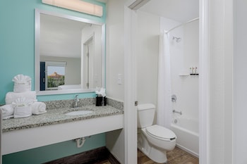 Room, 2 Queen Beds (Upper Floor)