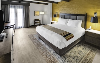 Suite, 1 King Bed with Sofa bed
