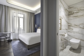 Classic Room, 1 King Bed, Accessible
