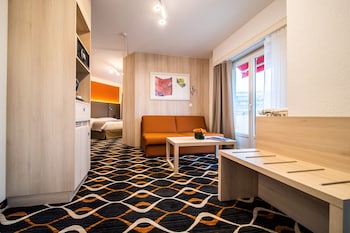 Junior Room, 1 Queen Bed