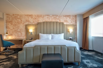 Room, 1 King Bed, Accessible (Roll-In Shower)