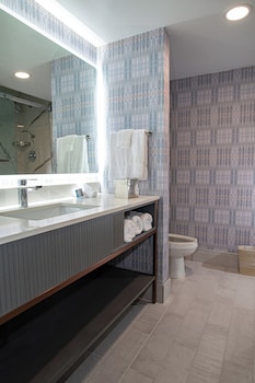 Room, 1 Queen Bed, Accessible, Non Smoking (Bathtub)