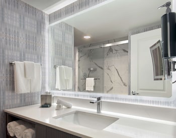 Room, 1 Queen Bed, Accessible, Non Smoking (Bathtub)