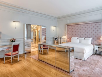 Raffles Presidential Suite