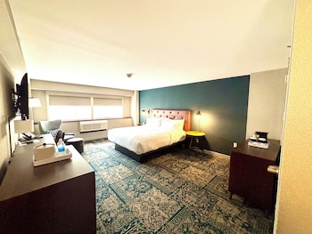 Deluxe Room, 1 King Bed
