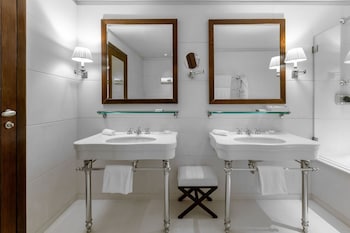 Gallery Deluxe Room