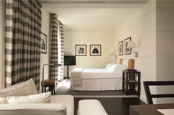 Gallery Deluxe Room