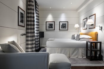 Gallery Deluxe Room