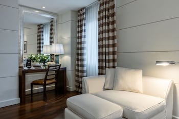 Gallery Deluxe Room