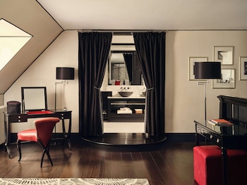 Deluxe Studio Suite