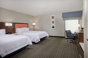 Room, 2 Queen Beds, Accessible, Bathtub