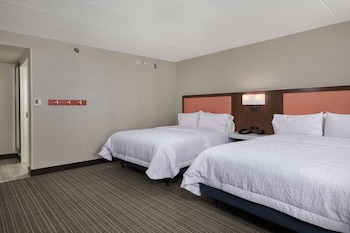Room, 2 Queen Beds, Accessible, Bathtub