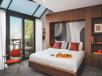 Superior Suite, 1 Queen Bed, City View (Eiffel Tower view)