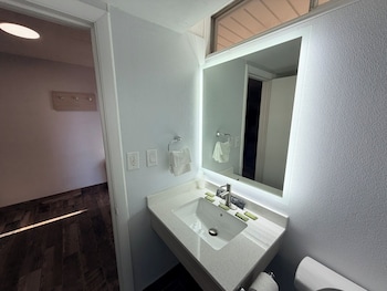 Deluxe Room, 1 Queen Bed, Non Smoking