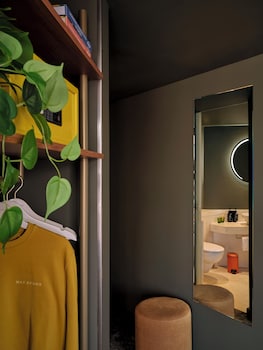 Medium Room