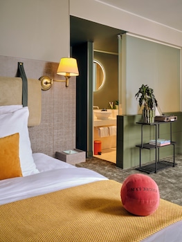 Extra Large Room