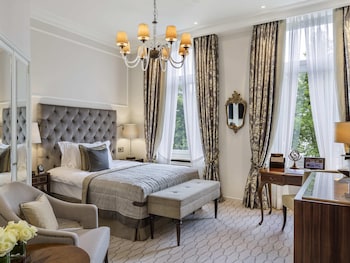 Fairmont, Room, 1 Queen Bed, Lake View