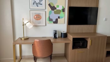 Suite, 1 King Bed (High Floor)