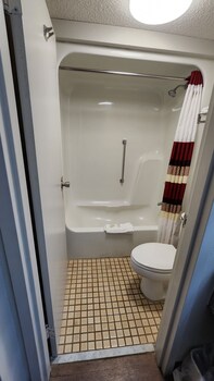 Standard Room, 1 King Bed (Smoke Free)