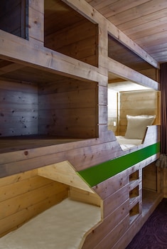 Suite XL + Children (2 adults + 2 children under 12 years old)