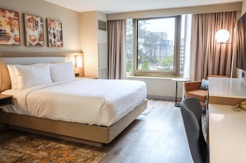 Room, 1 King Bed, Refrigerator (Renovated)