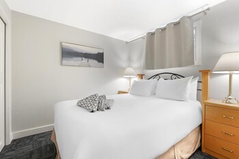 Suite, 2 Queen Beds, Non Smoking, Refrigerator & Microwave (with Sofabed)
