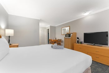 Standard Room, 1 King Bed, Non Smoking, Refrigerator & Microwave