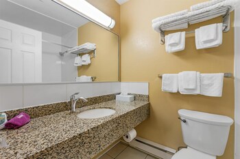Standard Room, 1 King Bed, Non Smoking, Kitchenette