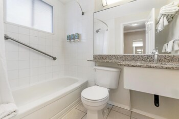 Standard Room, 1 Queen Bed, Non Smoking, Refrigerator & Microwave