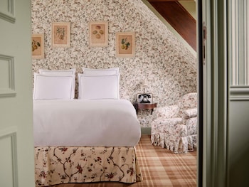 LES HARAS - Cosy Room, 1 Queen Bed, Attic Room