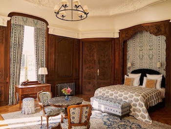 L'ABBAYE SUITE DE LA BARONNE, 1 King XL bed, 180° estate view, 1st floor