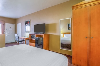 Room, 1 King Bed with Sofa bed, Non Smoking