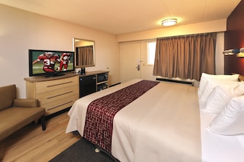 Deluxe Room, 1 King Bed, Accessible (Smoke Free)