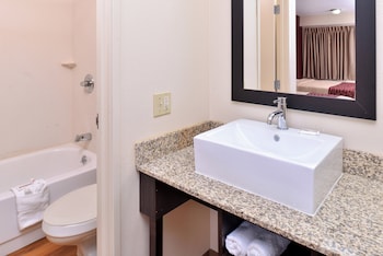 Deluxe Room, 1 King Bed, Non Smoking