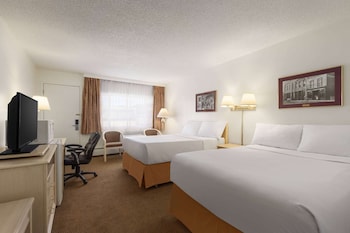 Room, 2 Queen Beds, Non Smoking